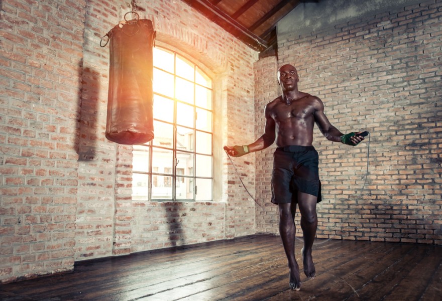 Boxe : pourquoi et comment utiliser une corde à sauter ?