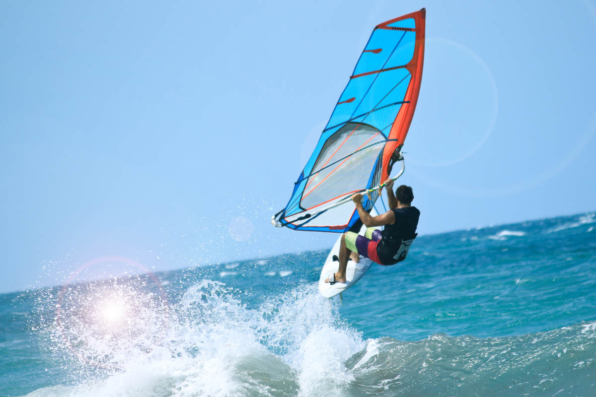 Comment pratiquer la planche à voile ?