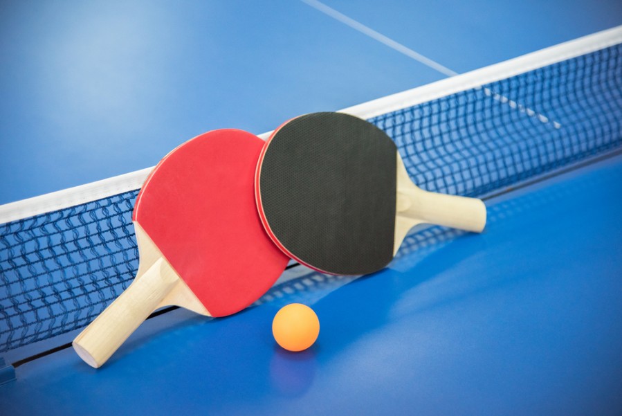 Raquettes Ou Raquettes De Ping-pong Et équipement De Tennis De Table à  Balles